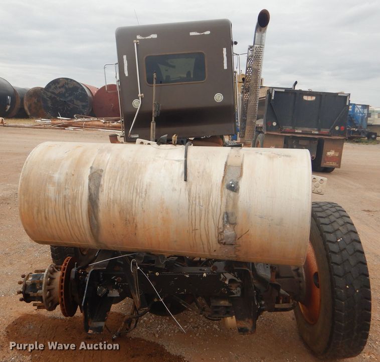 image for item DG0228 2009 Kenworth T800 semi truck