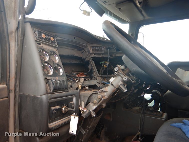 image for item DG0228 2009 Kenworth T800 semi truck
