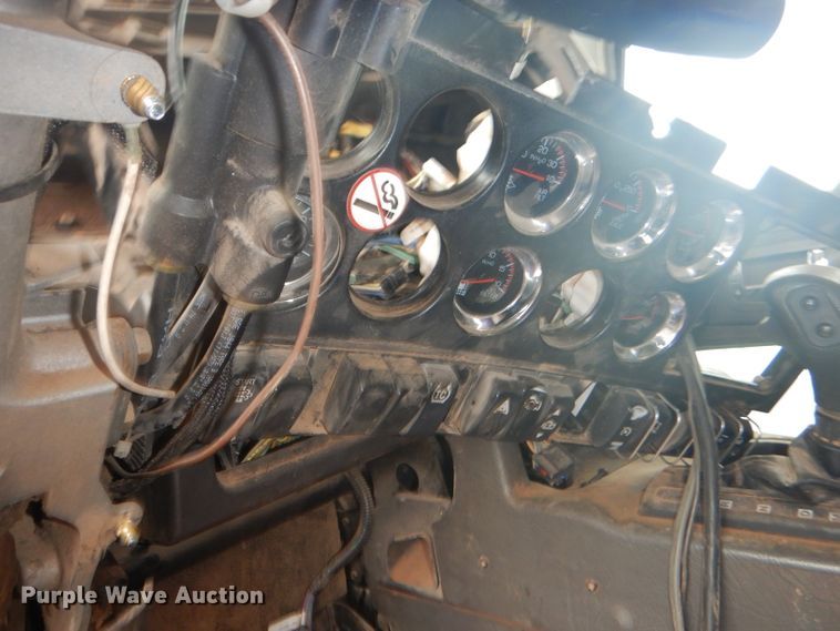 image for item DG0228 2009 Kenworth T800 semi truck