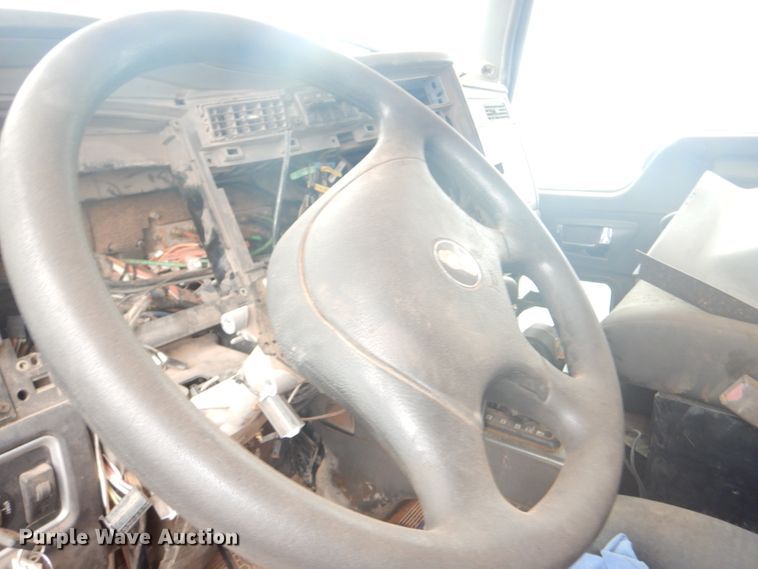 image for item DG0228 2009 Kenworth T800 semi truck