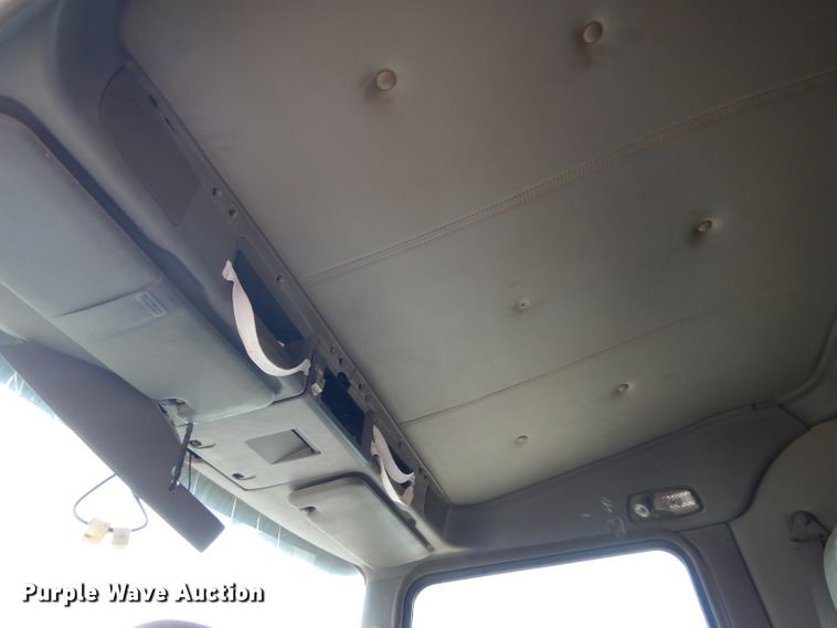 image for item DG0228 2009 Kenworth T800 semi truck