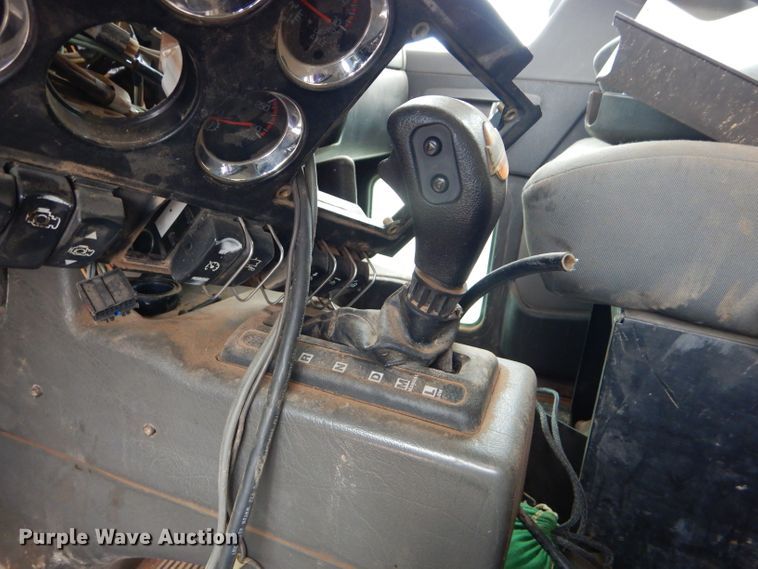 image for item DG0228 2009 Kenworth T800 semi truck