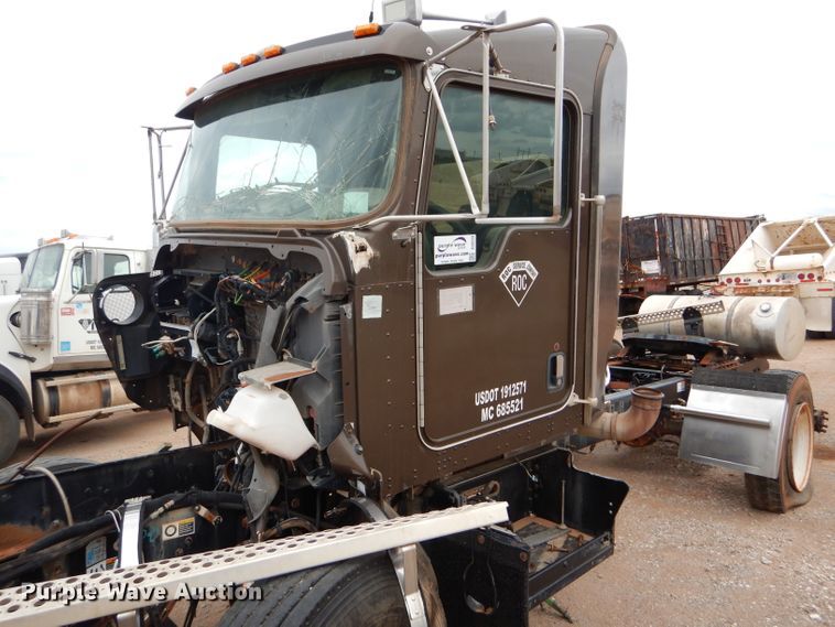 image for item DG0228 2009 Kenworth T800 semi truck