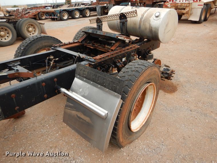 image for item DG0228 2009 Kenworth T800 semi truck