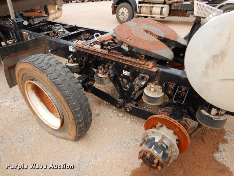 image for item DG0228 2009 Kenworth T800 semi truck