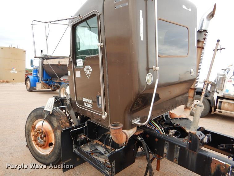 image for item DG0228 2009 Kenworth T800 semi truck