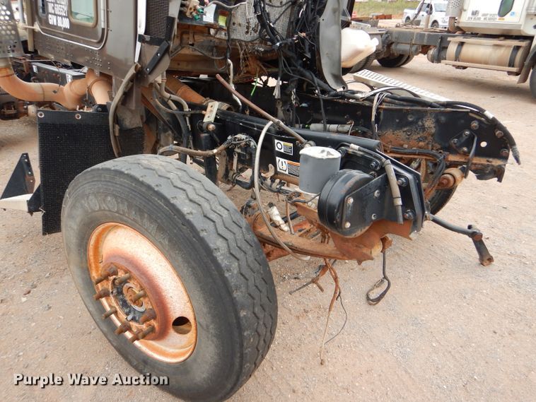 image for item DG0228 2009 Kenworth T800 semi truck