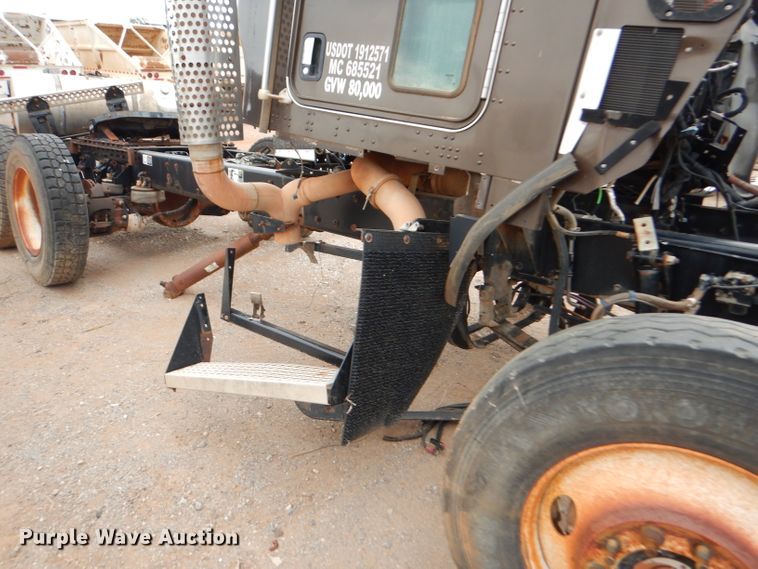 image for item DG0228 2009 Kenworth T800 semi truck