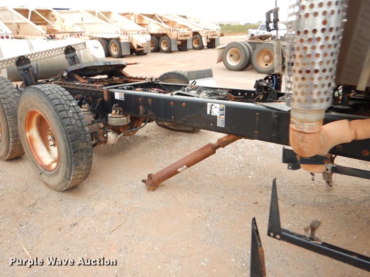 image for item DG0228 2009 Kenworth T800 semi truck