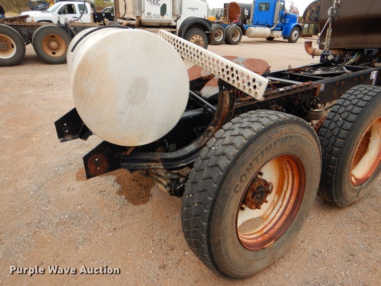 image for item DG0228 2009 Kenworth T800 semi truck