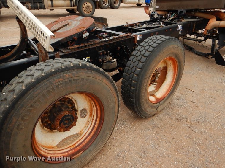 image for item DG0228 2009 Kenworth T800 semi truck