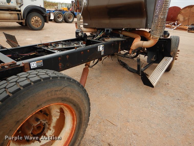 image for item DG0228 2009 Kenworth T800 semi truck