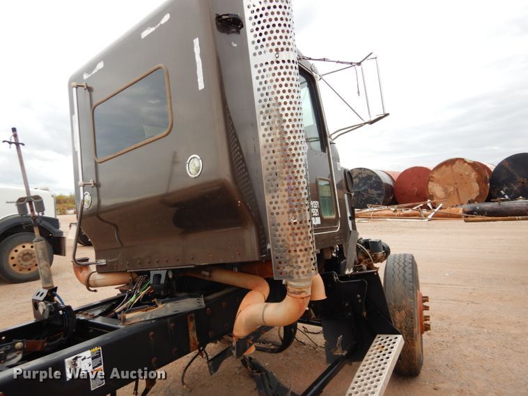 image for item DG0228 2009 Kenworth T800 semi truck