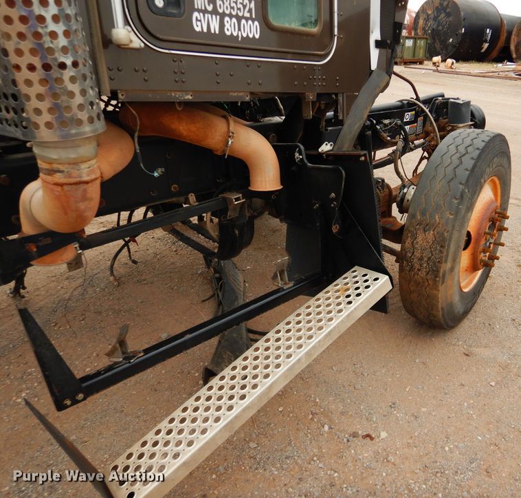 image for item DG0228 2009 Kenworth T800 semi truck