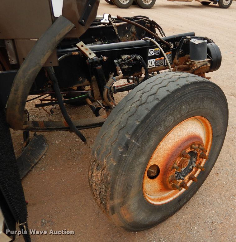 image for item DG0228 2009 Kenworth T800 semi truck