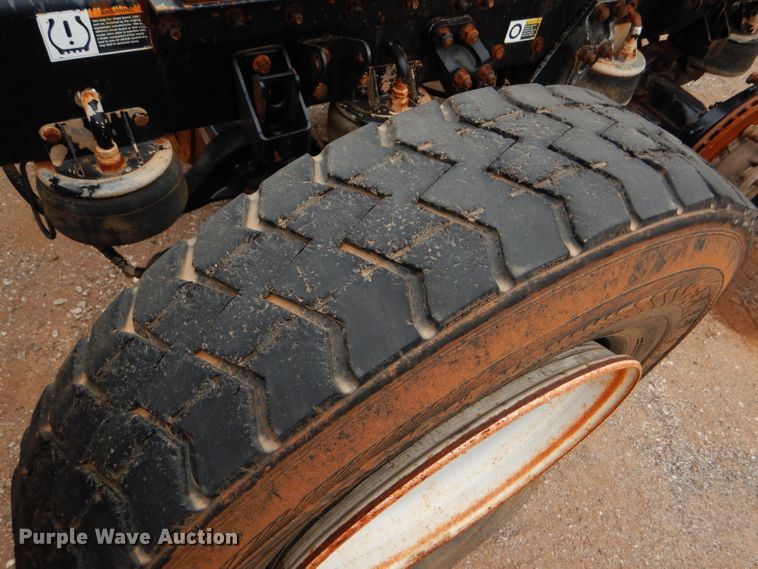 image for item DG0228 2009 Kenworth T800 semi truck