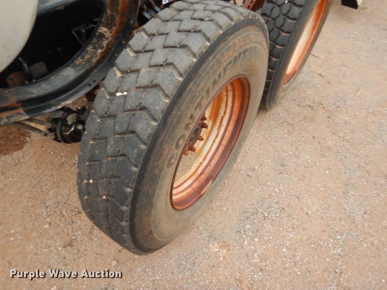 image for item DG0228 2009 Kenworth T800 semi truck