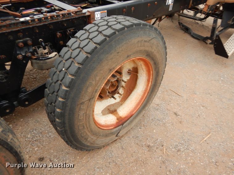 image for item DG0228 2009 Kenworth T800 semi truck