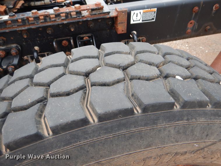 image for item DG0228 2009 Kenworth T800 semi truck