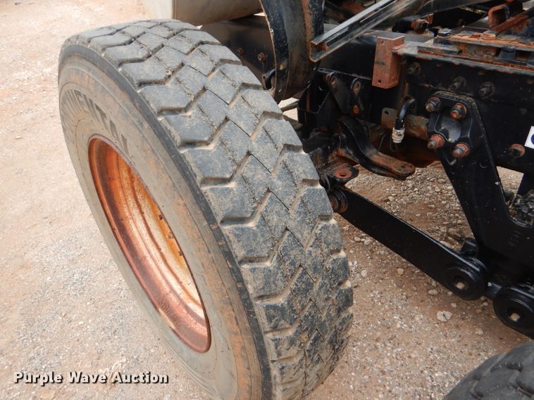 image for item DG0228 2009 Kenworth T800 semi truck