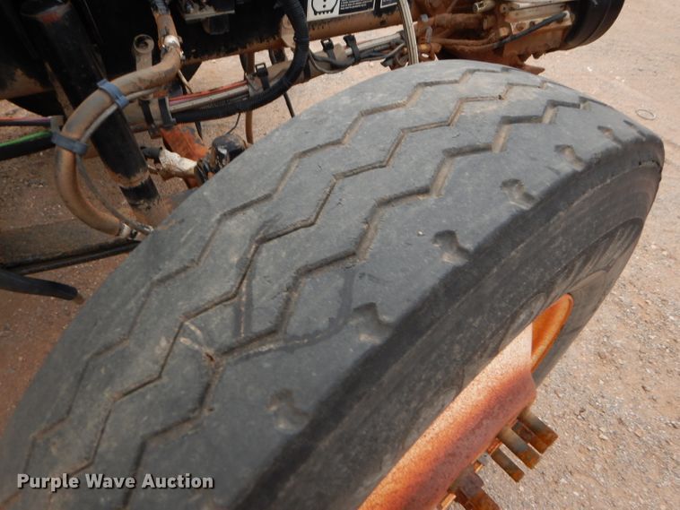 image for item DG0228 2009 Kenworth T800 semi truck