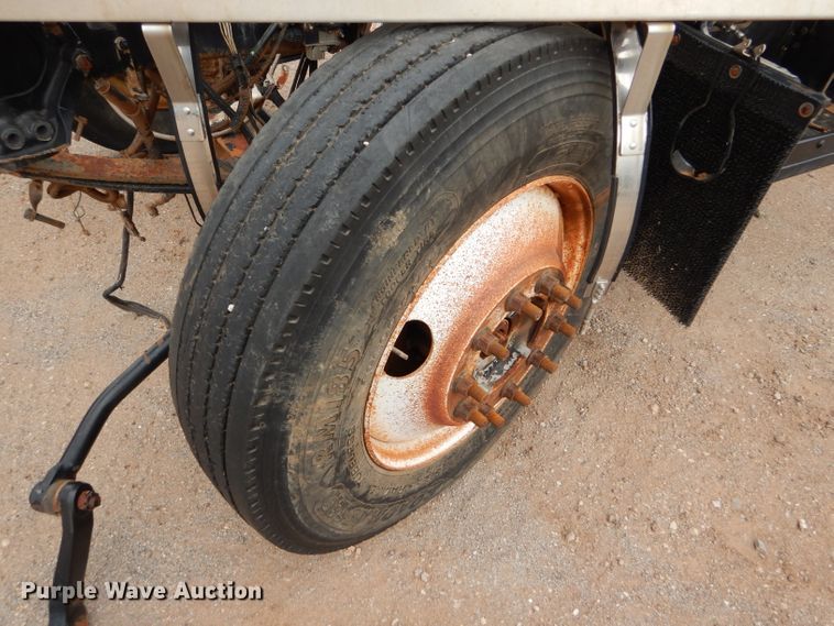 image for item DG0228 2009 Kenworth T800 semi truck