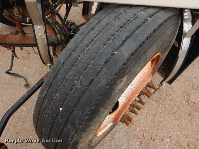 image for item DG0228 2009 Kenworth T800 semi truck