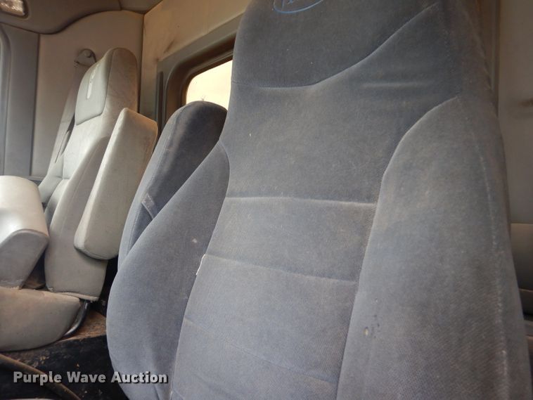 image for item DG0228 2009 Kenworth T800 semi truck