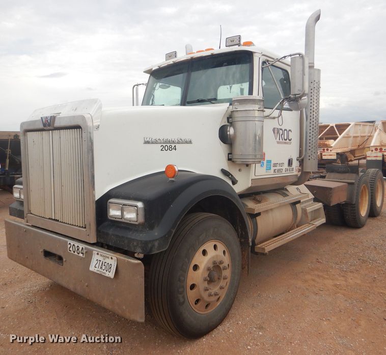 image for item DG0229 2010 Western Star 4900FA semi truck