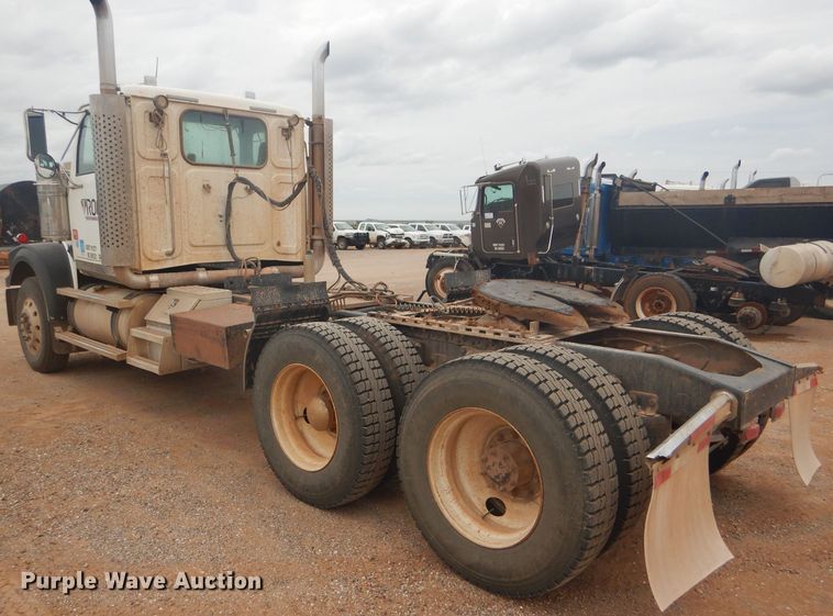 image for item DG0229 2010 Western Star 4900FA semi truck