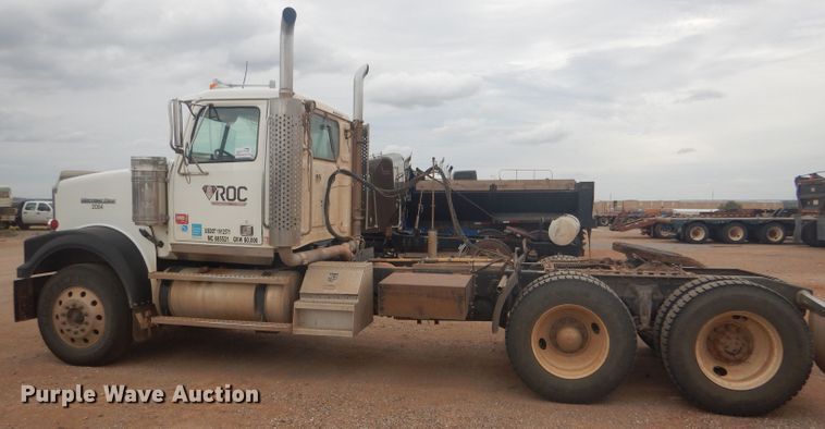 image for item DG0229 2010 Western Star 4900FA semi truck