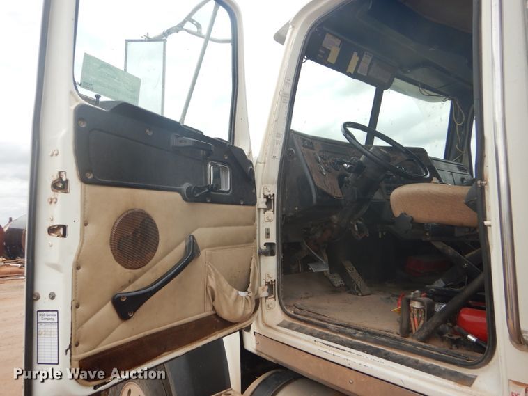 image for item DG0229 2010 Western Star 4900FA semi truck