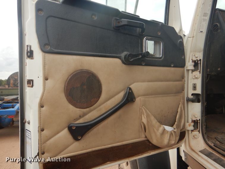 image for item DG0229 2010 Western Star 4900FA semi truck