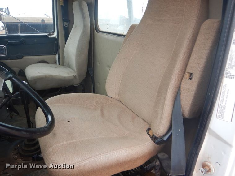 image for item DG0229 2010 Western Star 4900FA semi truck