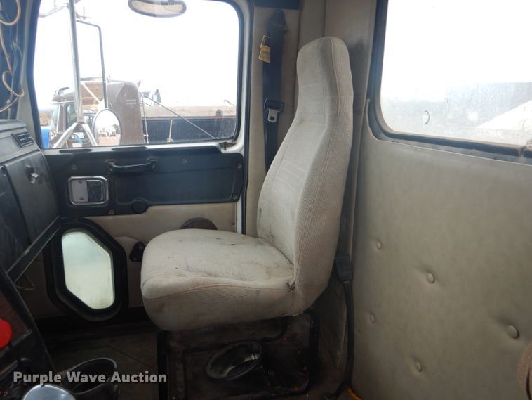 image for item DG0229 2010 Western Star 4900FA semi truck