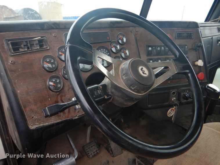 image for item DG0229 2010 Western Star 4900FA semi truck