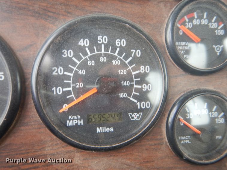 image for item DG0229 2010 Western Star 4900FA semi truck