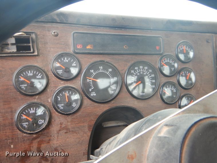 image for item DG0229 2010 Western Star 4900FA semi truck