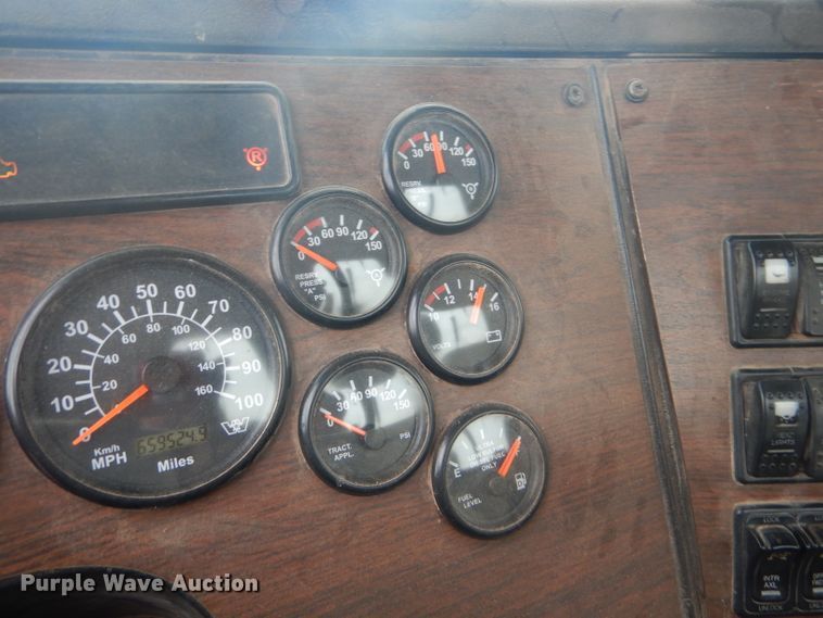 image for item DG0229 2010 Western Star 4900FA semi truck