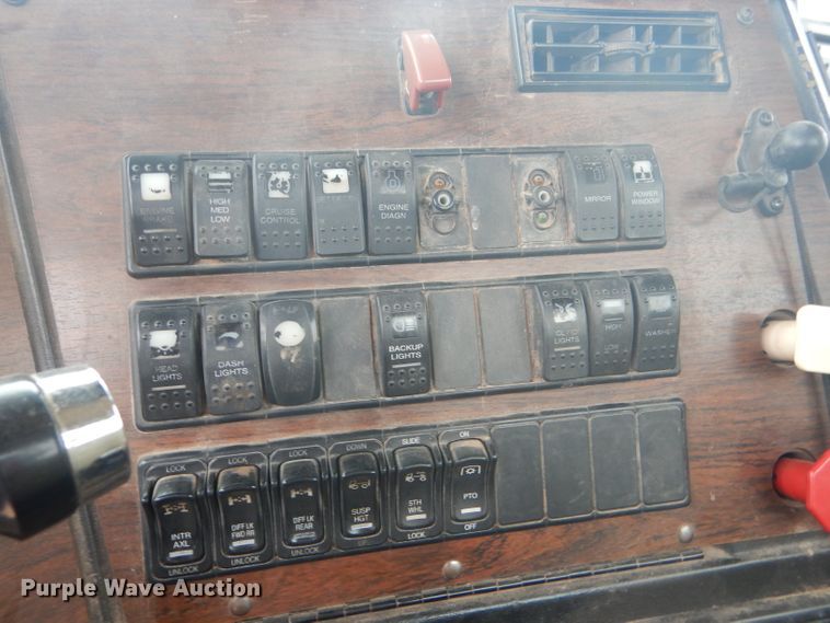 image for item DG0229 2010 Western Star 4900FA semi truck