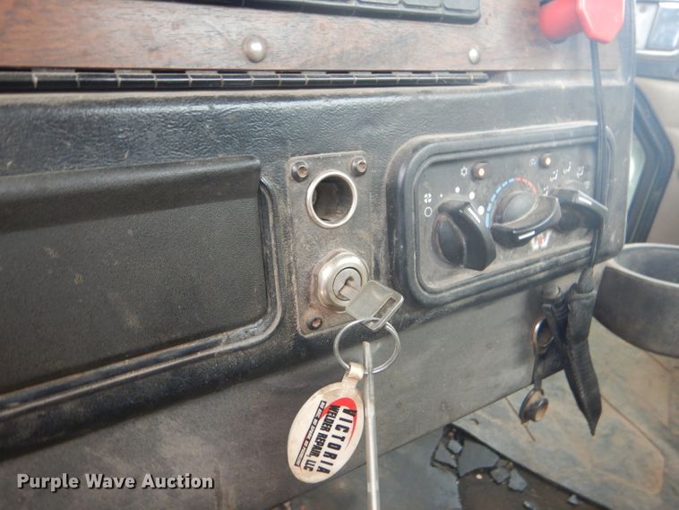 image for item DG0229 2010 Western Star 4900FA semi truck