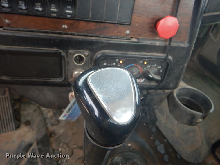 image for item DG0229 2010 Western Star 4900FA semi truck