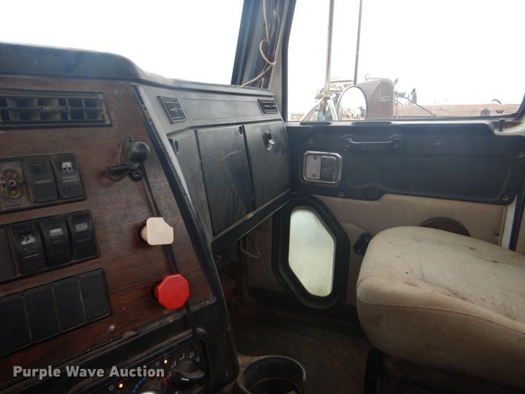 image for item DG0229 2010 Western Star 4900FA semi truck