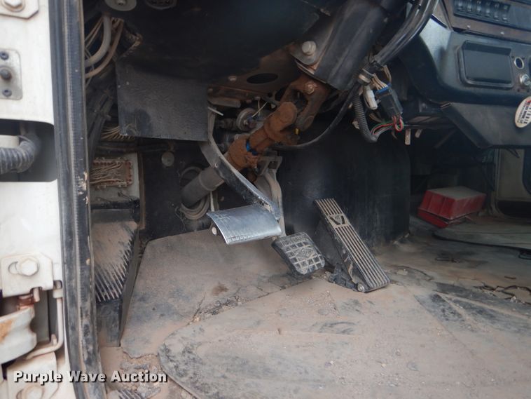 image for item DG0229 2010 Western Star 4900FA semi truck