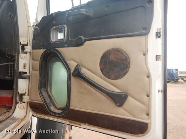 image for item DG0229 2010 Western Star 4900FA semi truck