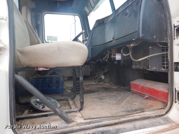 image for item DG0229 2010 Western Star 4900FA semi truck