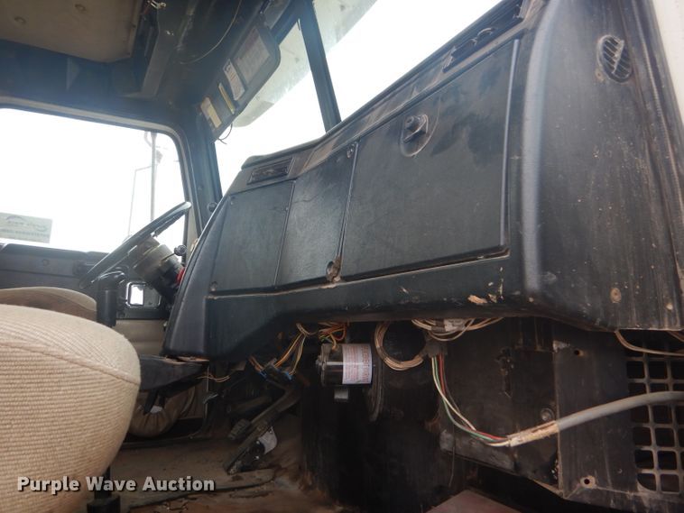 image for item DG0229 2010 Western Star 4900FA semi truck