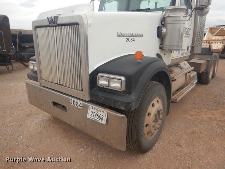 image for item DG0229 2010 Western Star 4900FA semi truck