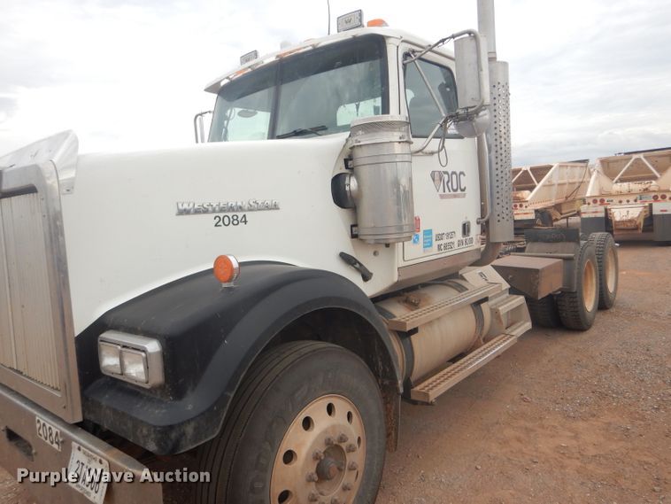image for item DG0229 2010 Western Star 4900FA semi truck