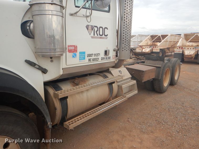 image for item DG0229 2010 Western Star 4900FA semi truck